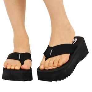 SODA black platform flip flop sandals